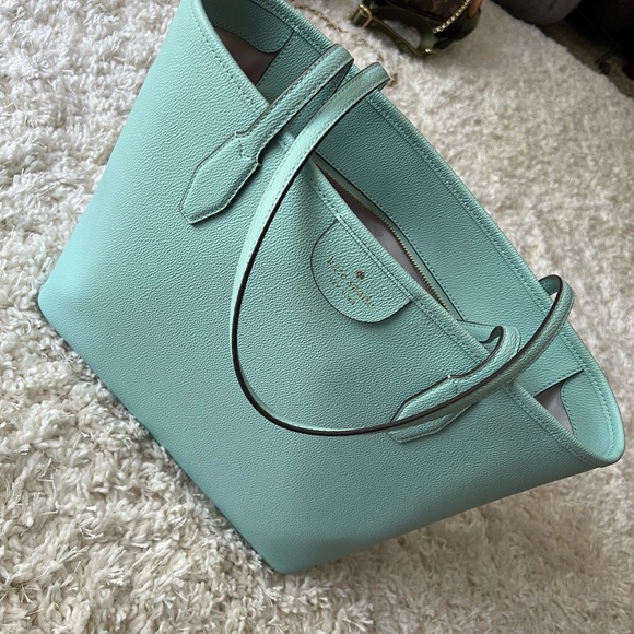 Gorgeous Kate Spade Tote. This is the “Lori Bag”Authentic *** SOLD**** - Picture 2 of 2